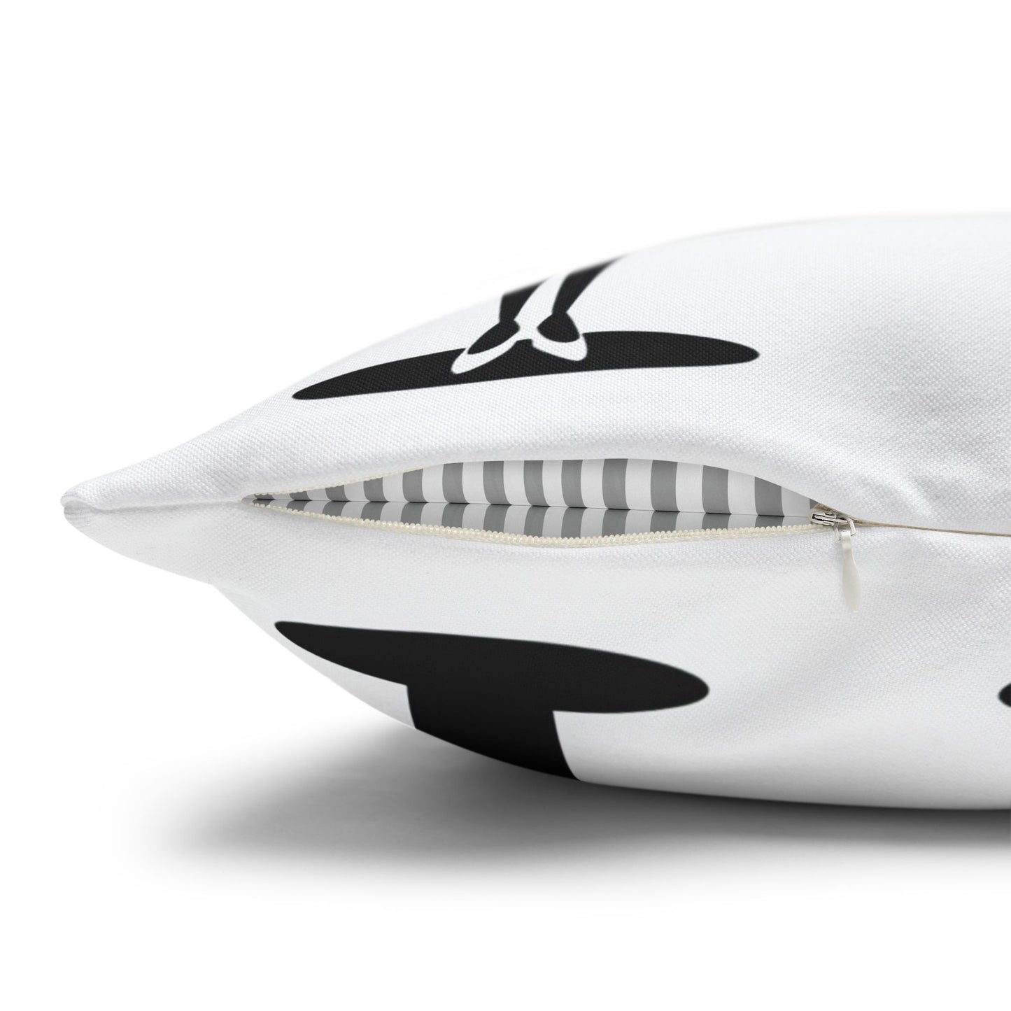retro bride and groom Pillow cover