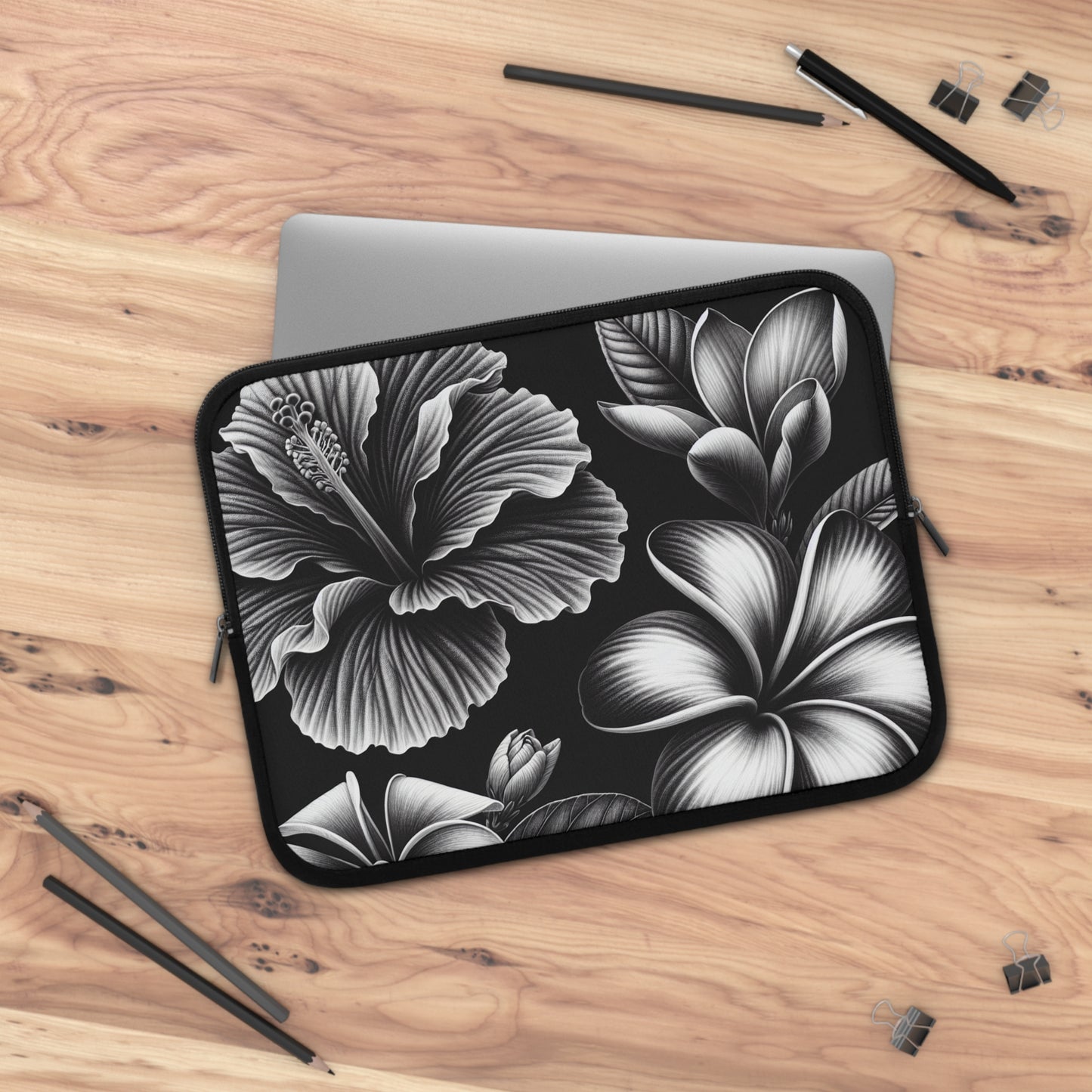 black and white Hawaiian flowers Laptop Sleeve